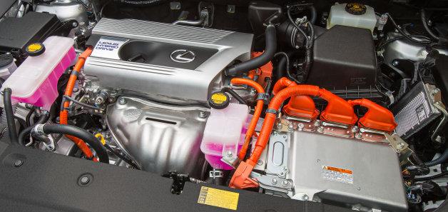 2015_Lexus_NX_300h_010.jpg