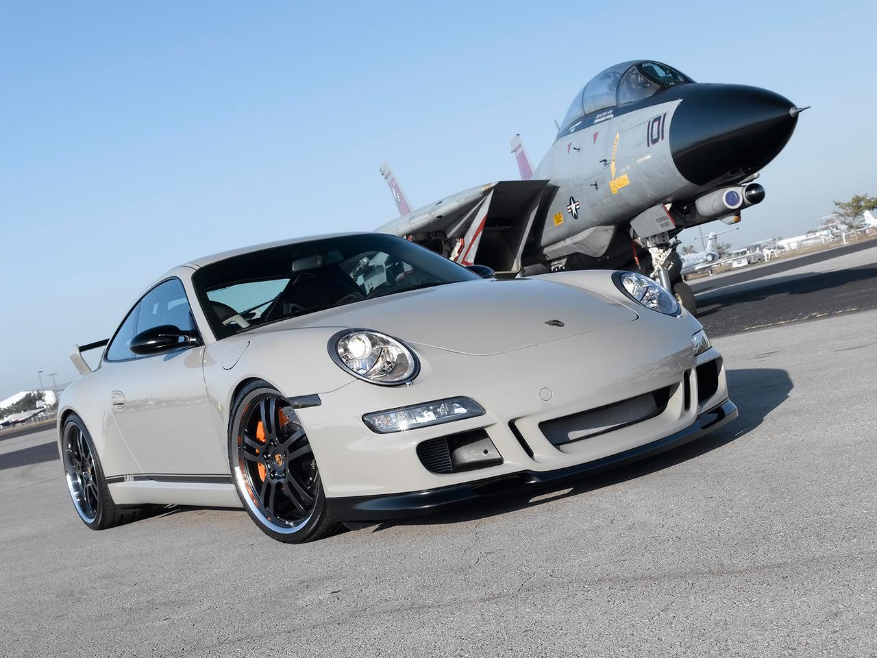 2007-Champion-Motorsport-F77-Porche-911-Turbo-Aircraft-1280x960.jpg