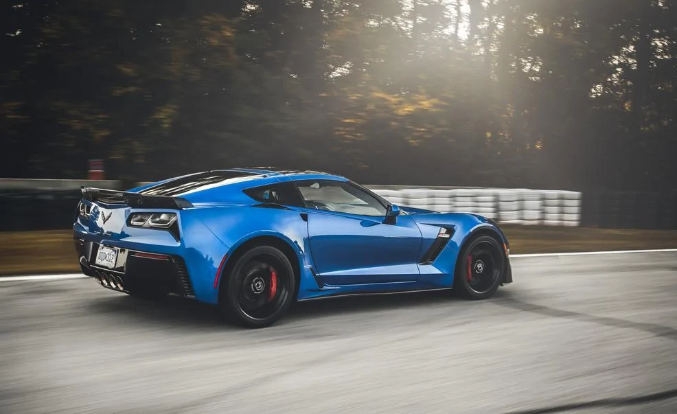 2015-chevrolet-corvette-z06-photo-646970-s-986x603.webp