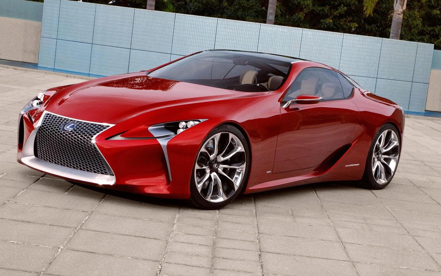 leuxs-lf-lc-concept-front-three-quarter-view.webp