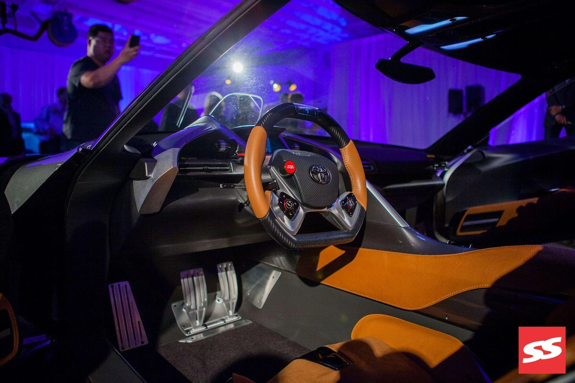toyota-ft1-concept-pebble-beach-driver-cockpit-28.webp