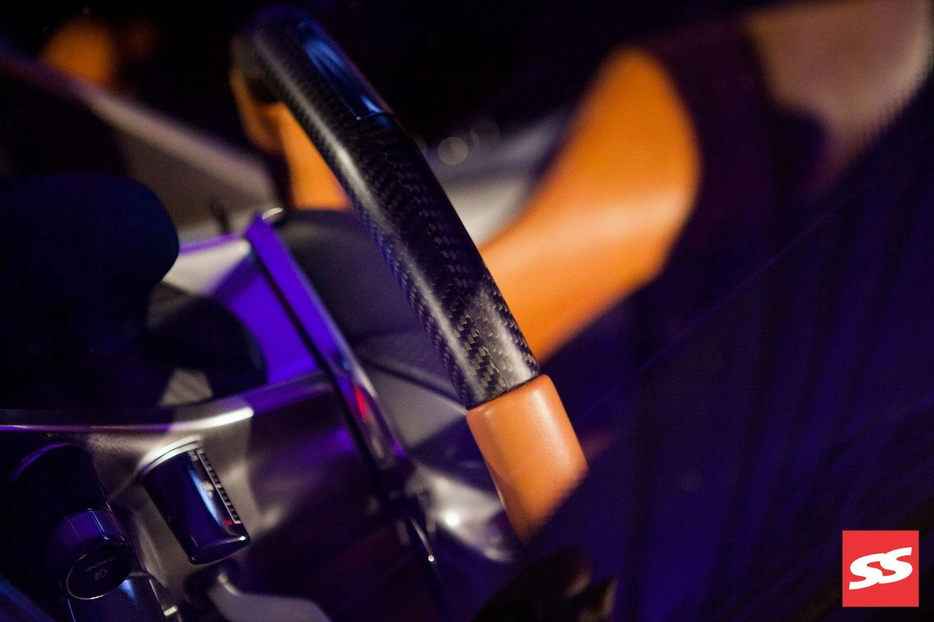 toyota-ft1-concept-pebble-beach-carbon-fiber-steering-wheel-16.webp