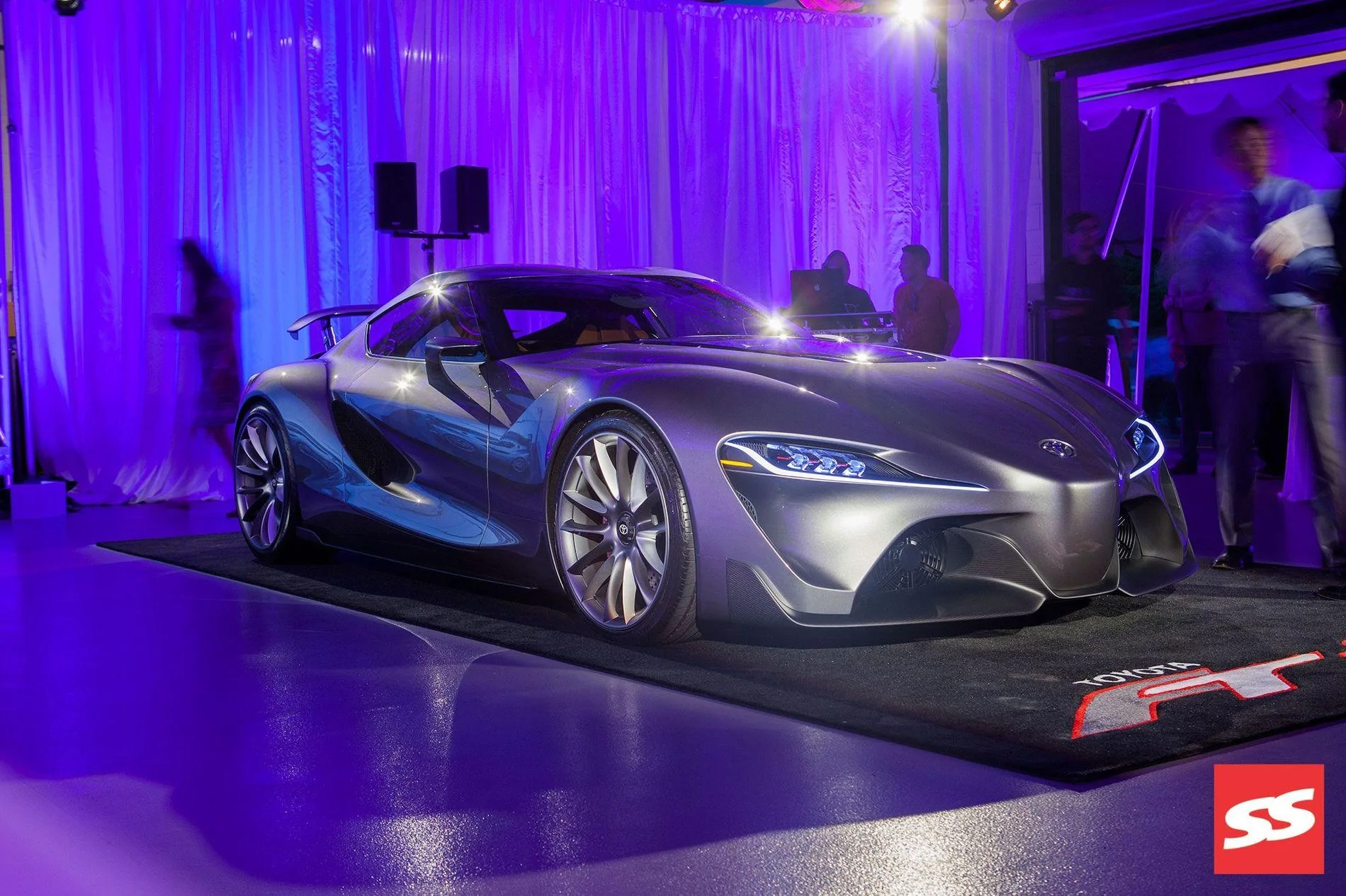 toyota-ft1-concept-pebble-beach-graphite-paint-37.webp