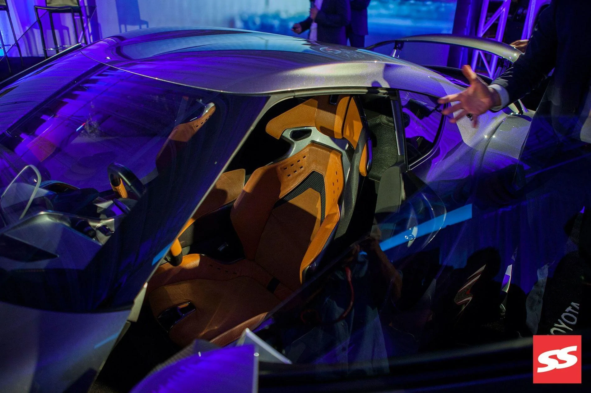 toyota-ft1-concept-pebble-beach-leahter-17.webp