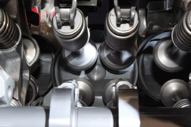 ford-booth-naias-2015-flat-plane-crank-5.2l-v8--8-.webp