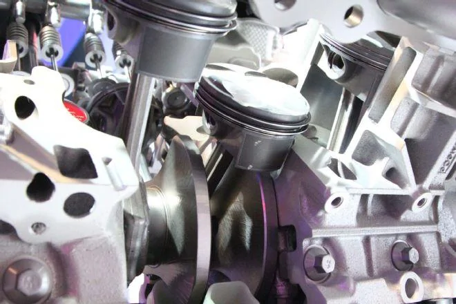 ford-booth-naias-2015-flat-plane-crank-5.2l-v8--4-.webp