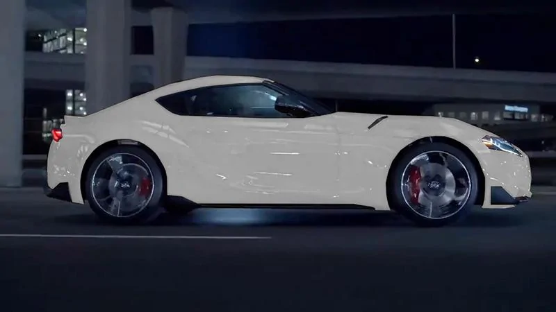 side_white.webp