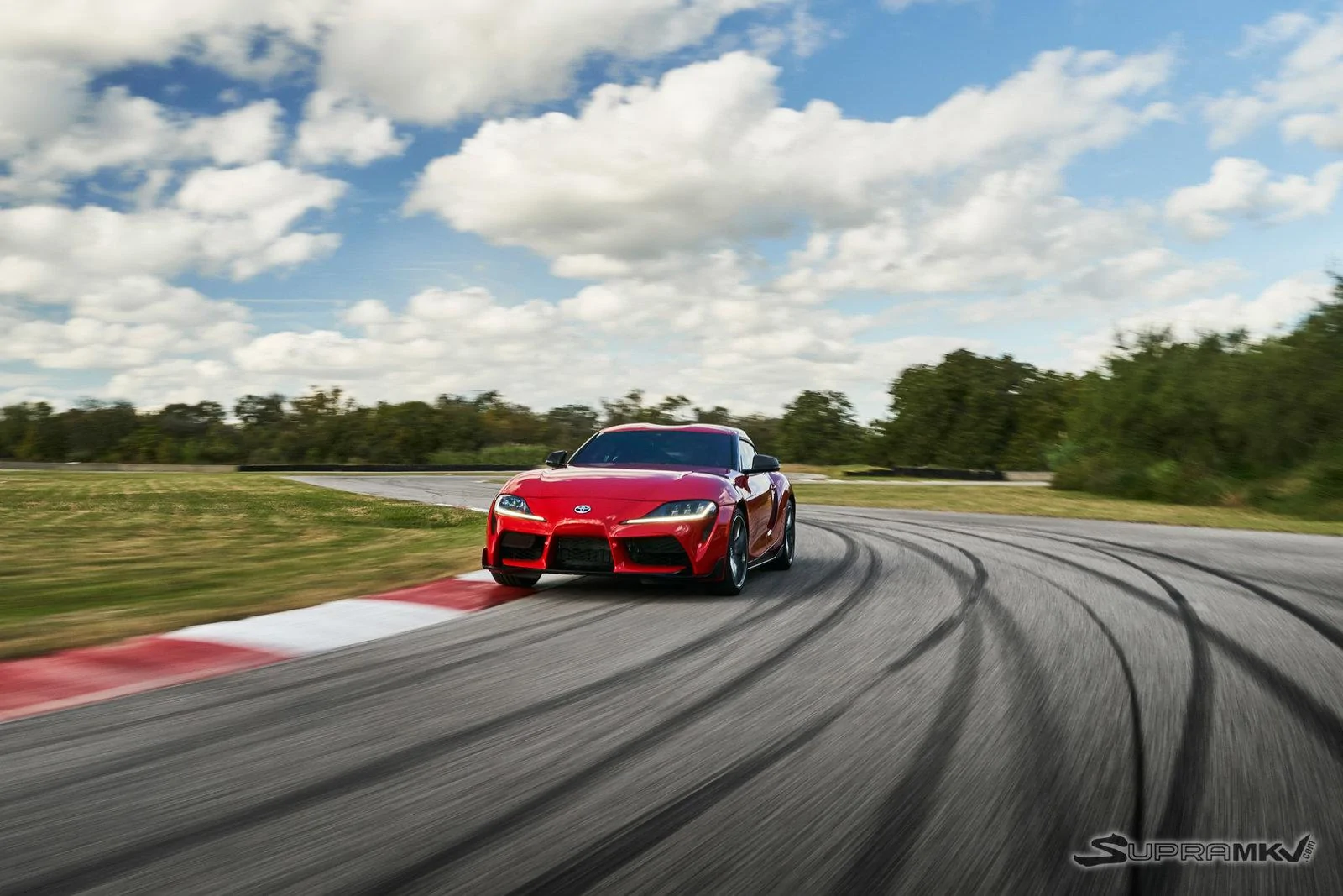 2020_Supra_Exterior_032_55C8A9D9CE47B49A9529AA7AF7DF497D0F68C072.webp