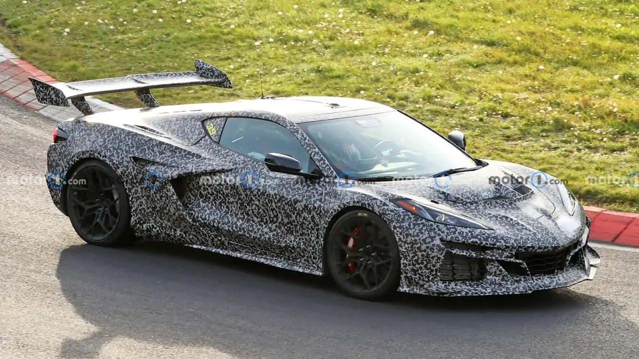 chevrolet-corvette-zr1-c8-spy-photo-from-nurburgring.jpeg