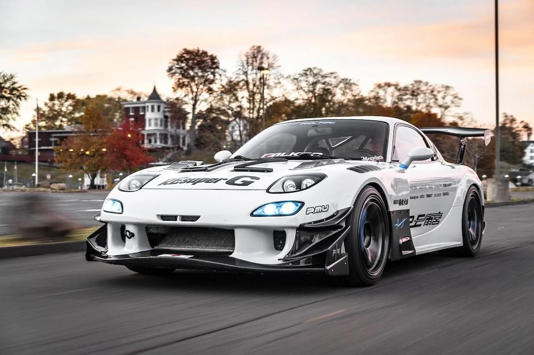 004-1993-mazda-rx7-rolling.webp
