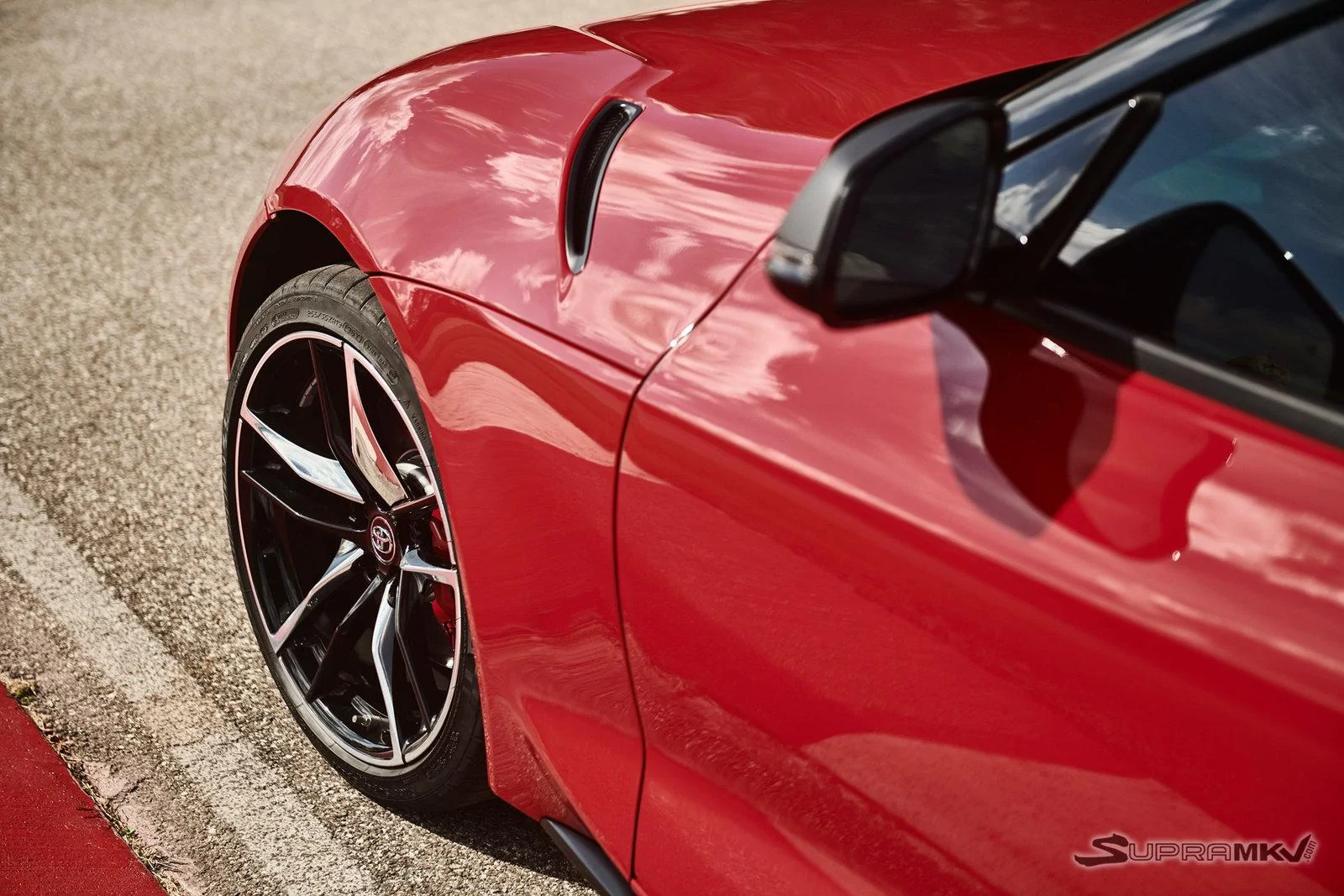 2020_Supra_Exterior_035_0AEC813475583C3F4C2D46E693B086EC8050594E.webp
