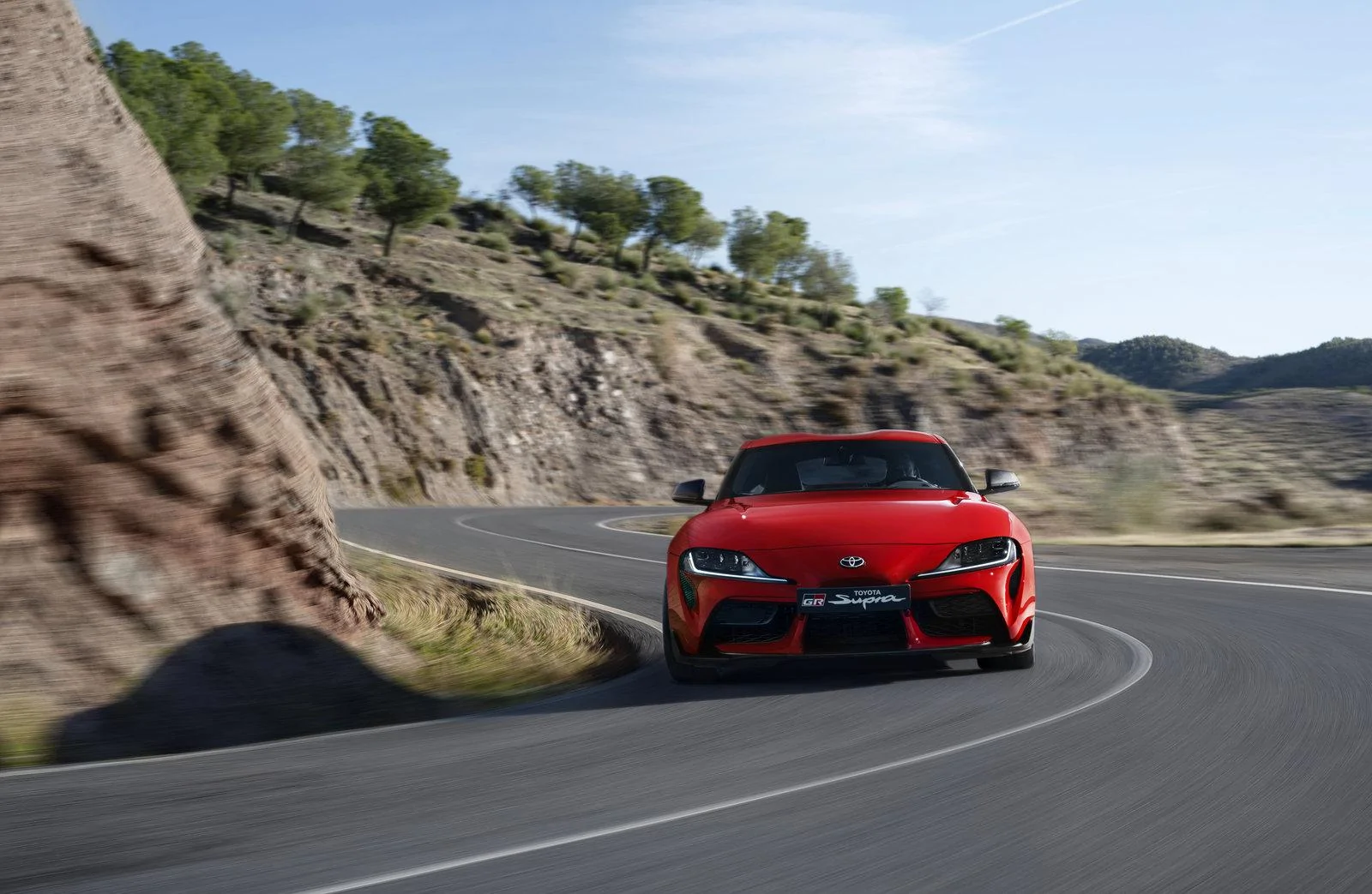 toyota-supra-red-location-005-646477.webp