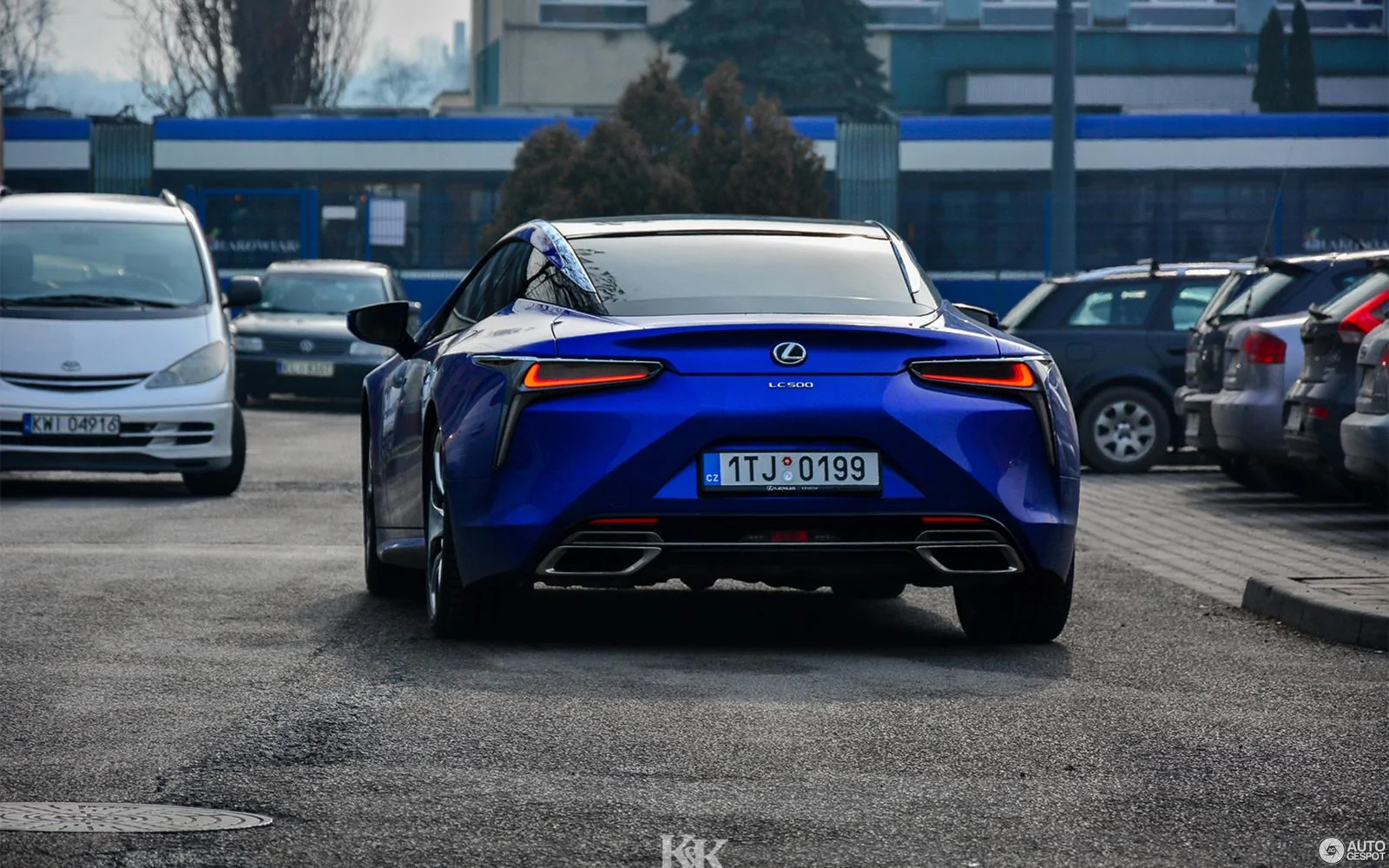 2880-1800-crop-lexus-lc-500-structural-blue-edition-c551103022018160744_1.webp