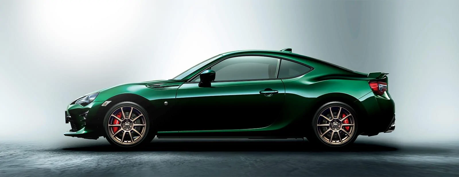 4f495a64-toyota-86-green-limited-edition-japan-3.webp