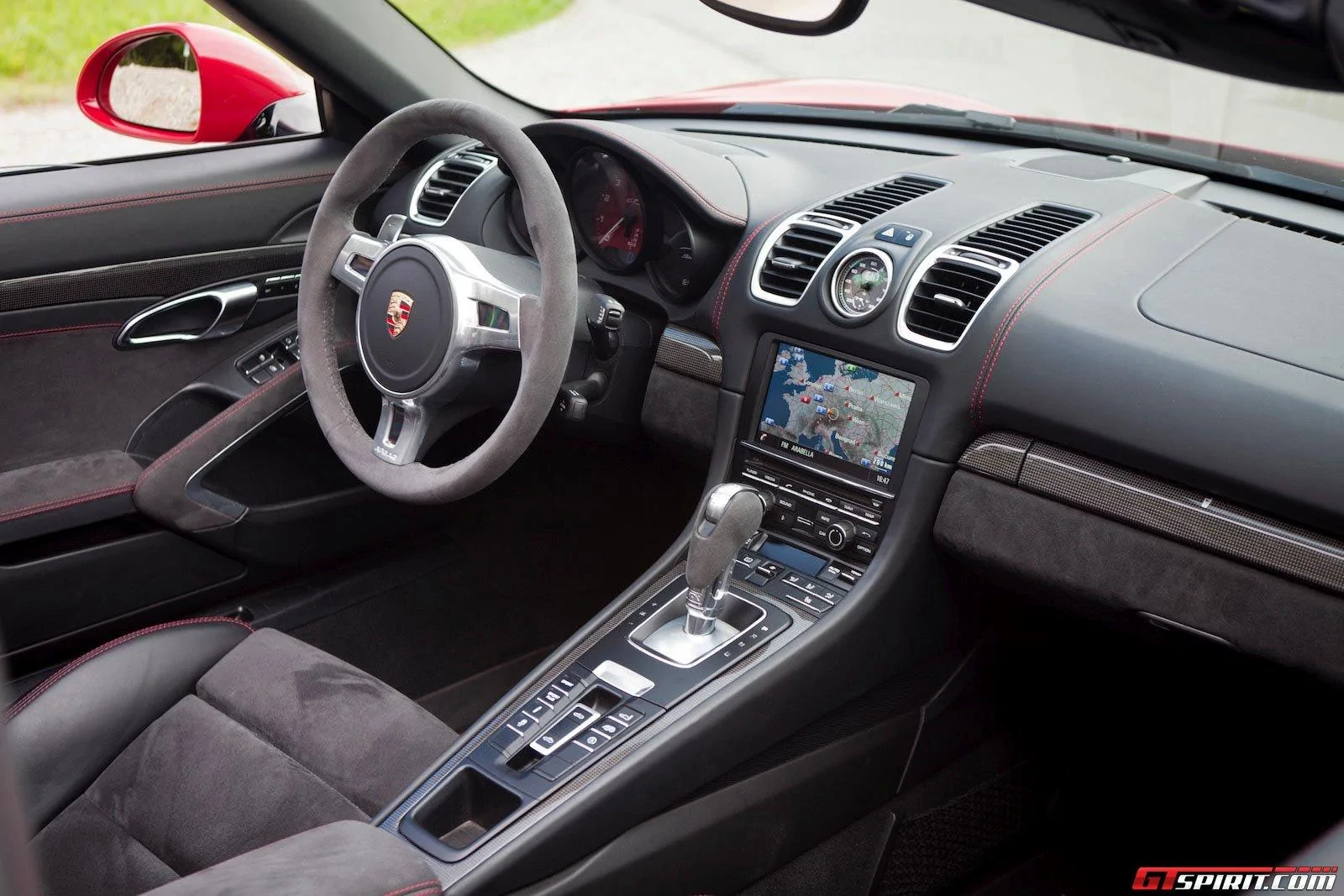 2015-Porsche-Boxster-GTS-Interior.webp
