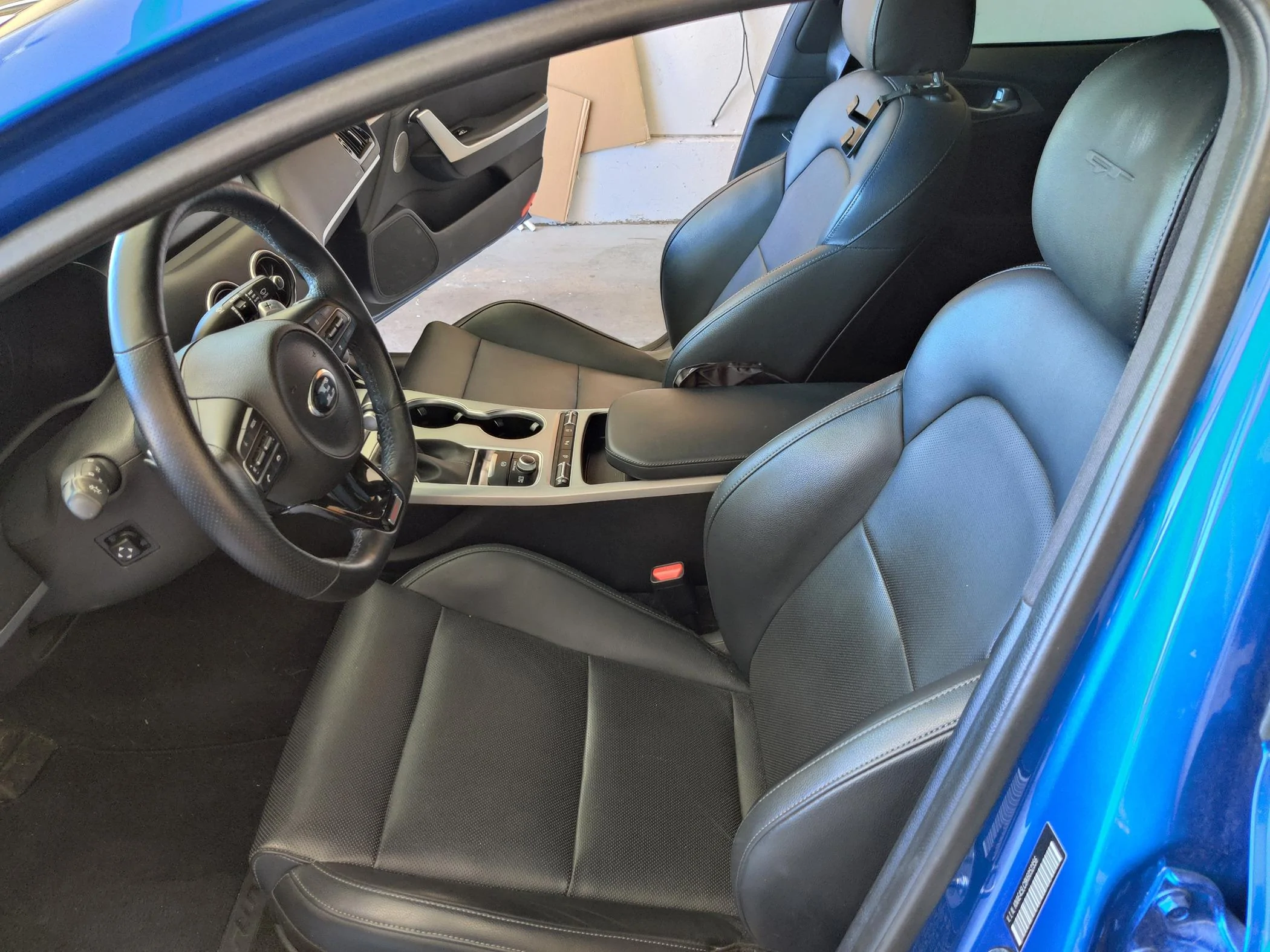 6_interior_front.webp