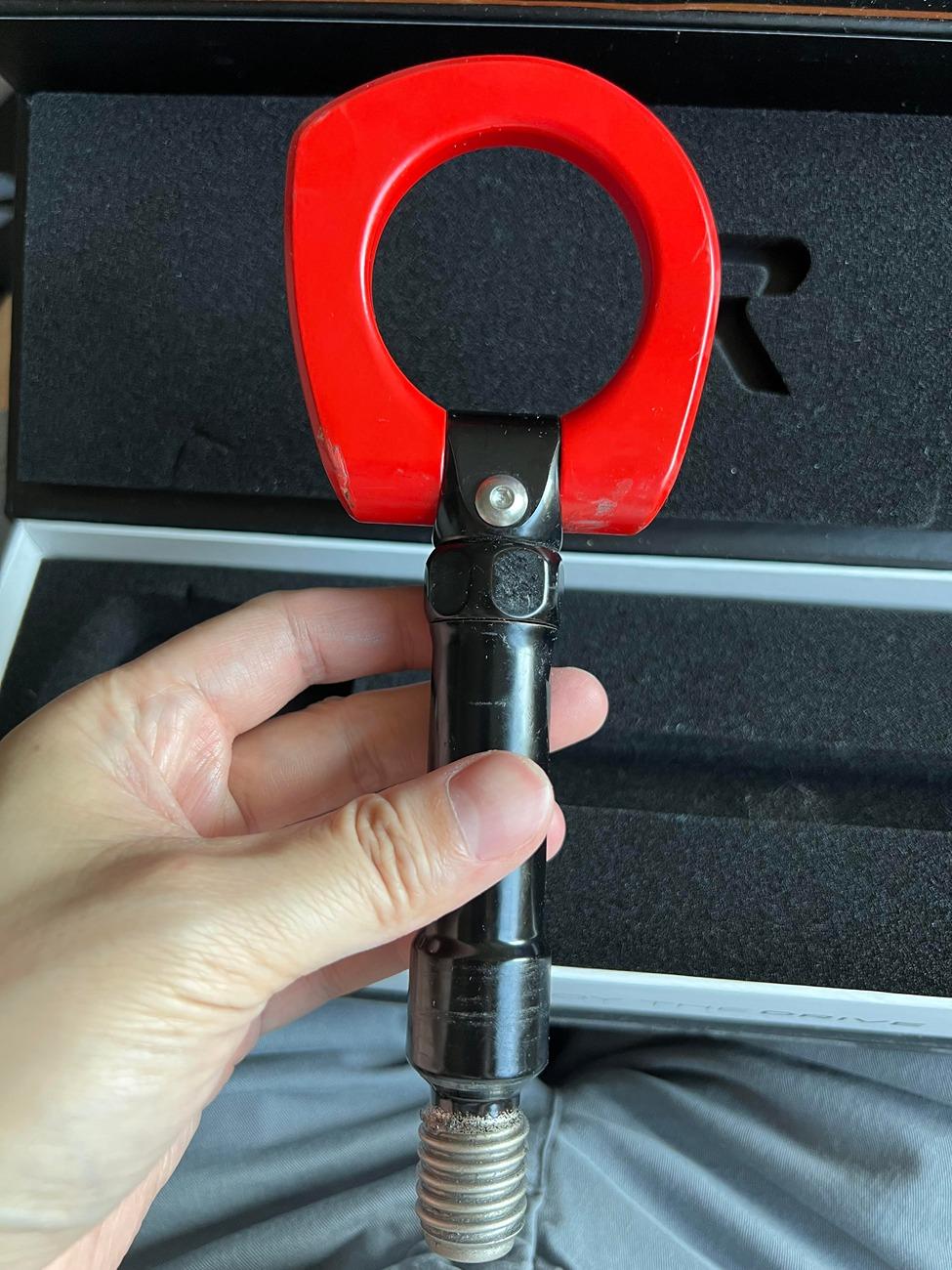 Tow hook 1.jpg