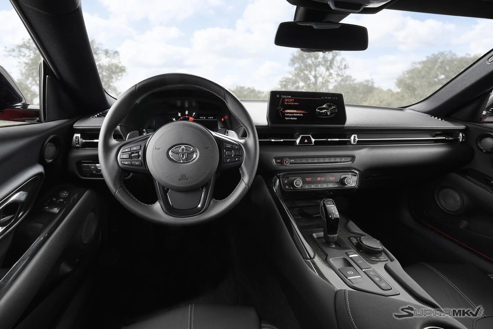 2020_supra_interior_01_b98676e31dcbf4369dae166490e5848566d241b6-jpg.webp