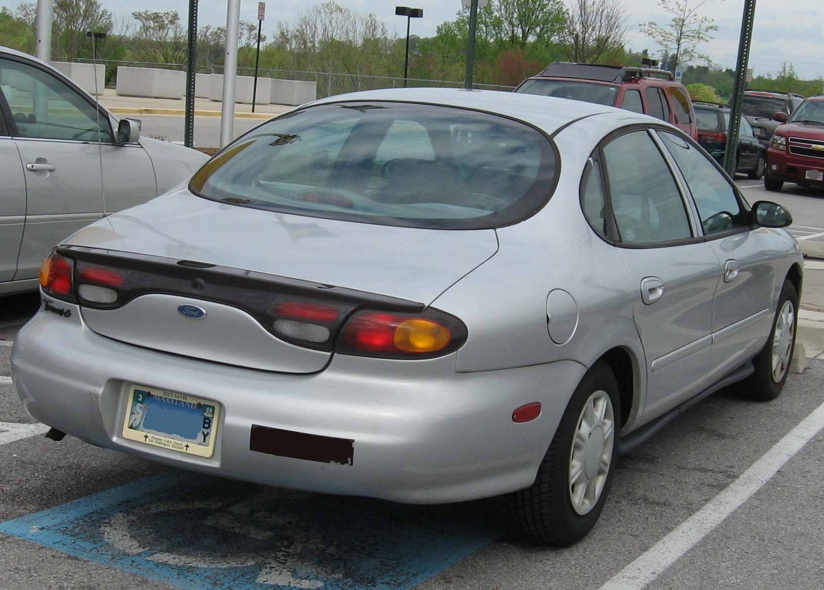 1996-97_Ford_Taurus_G_sedan.jpg