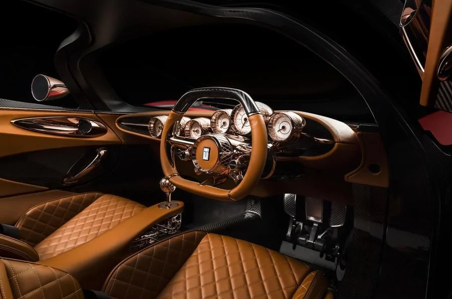 de-tomaso-p72-interior.webp