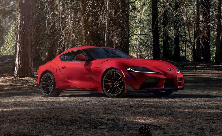 2020-toyota-supra-comparison-102-1566408593.jpg?crop=0.692xw:0.694xh;0.153xw,0.jpg