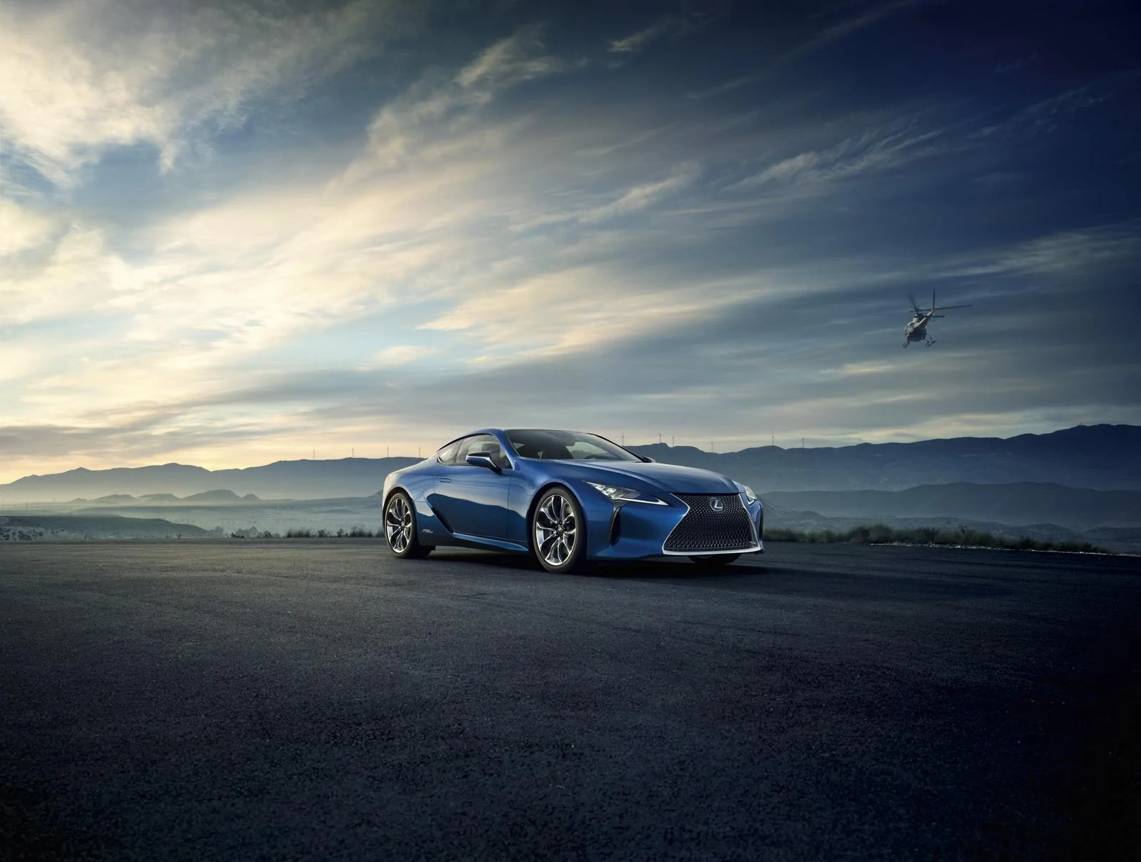 2017-lexus-lc-500h-3.webp