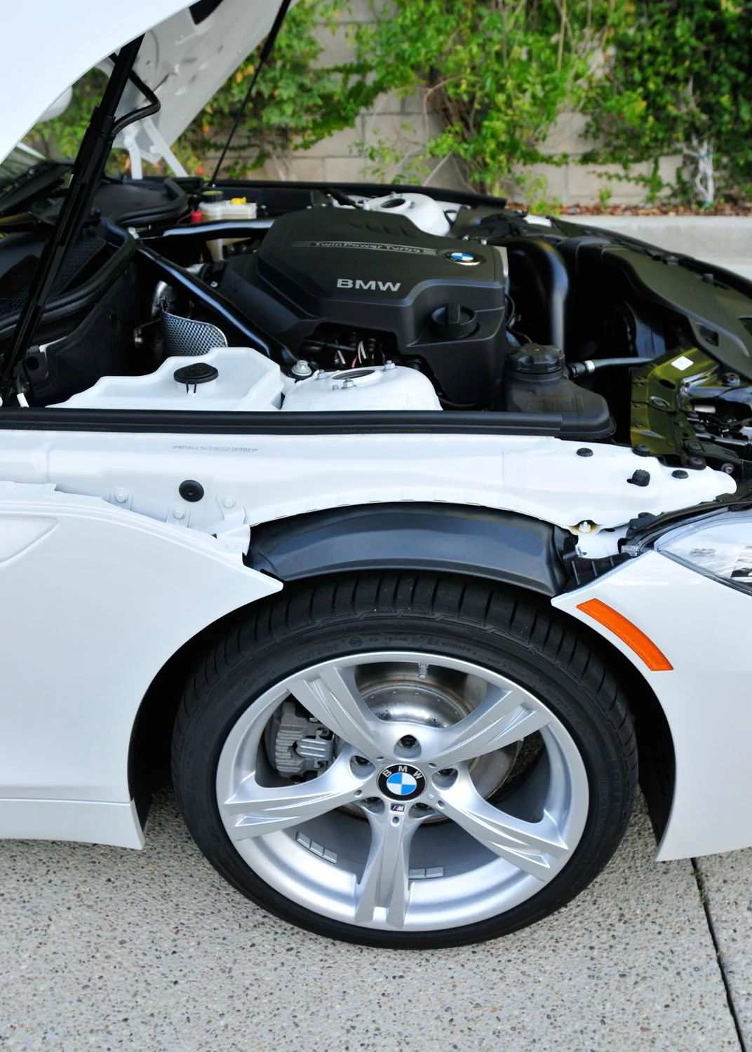 2012-BMW-Z4-sDrive28i-hood-up.webp