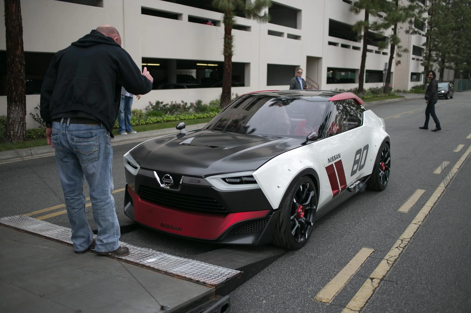 Nissan-IDx-NISMO-concept-unloading.webp