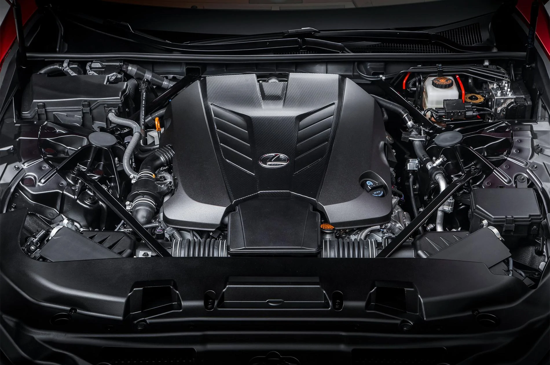 2018-Lexus-LC-500-engine.webp