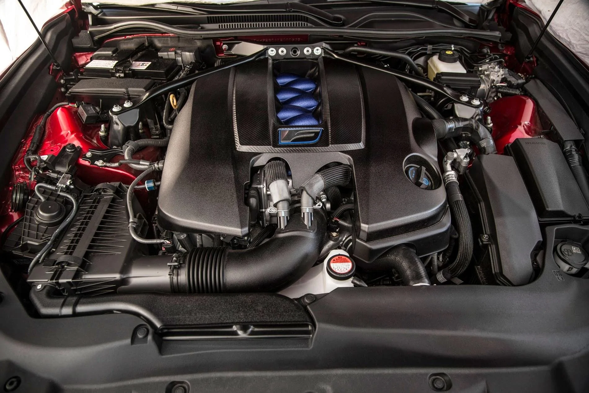 2015-Lexus-RC-F-engine.webp