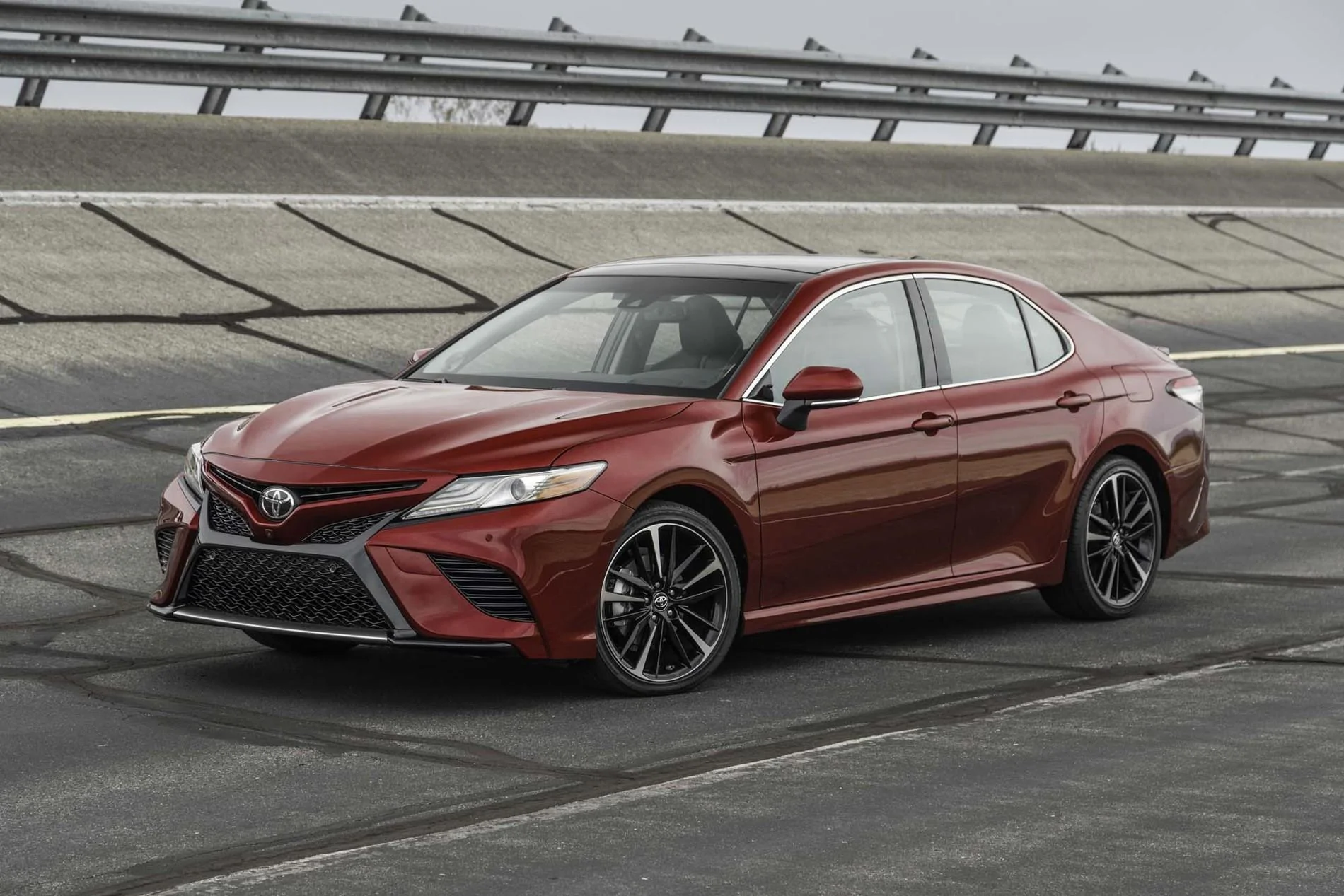 2018-Toyota-Camry-XSE-V-6-front-three-quarter.webp