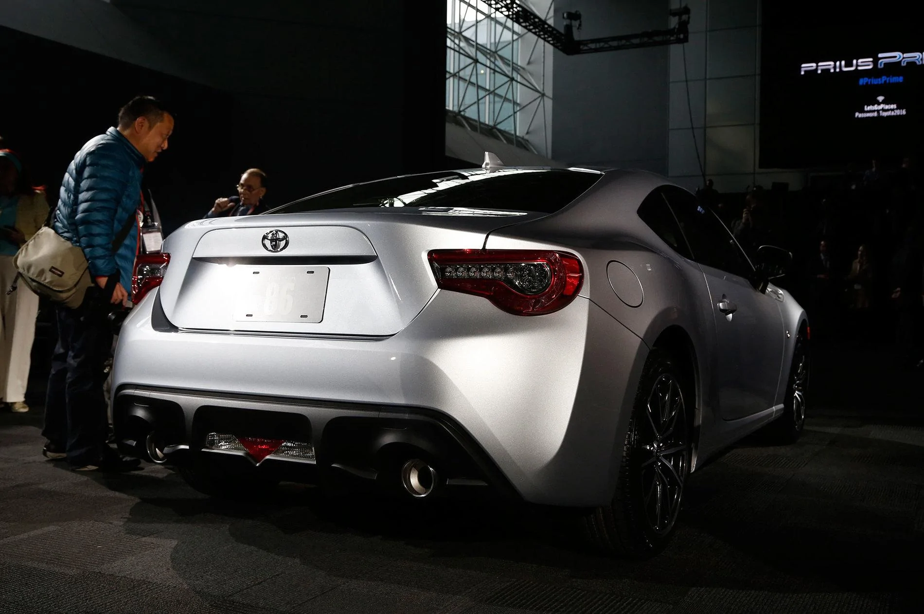 2017-Toyota-86-rear-three-quarter-03.webp