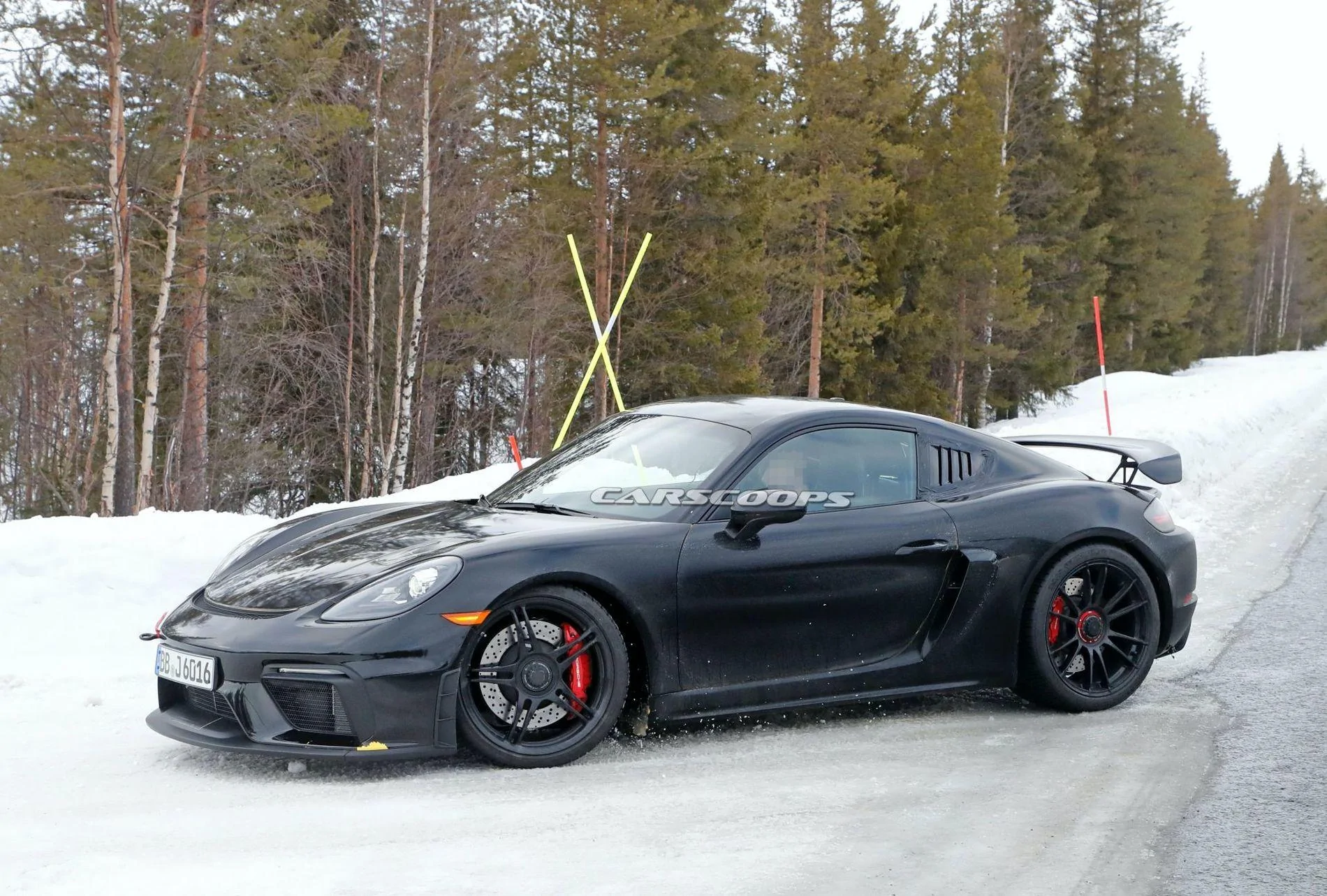 Porsche-718-Cayman-GT4-RS-spy-shots-5.webp