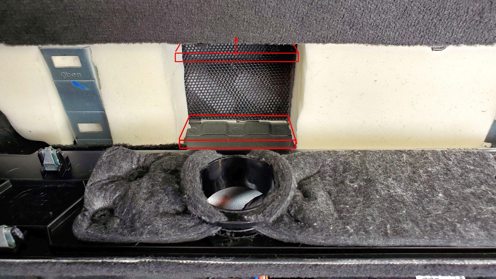 subwoofer 7b ported rear panel insulation strip.jpg