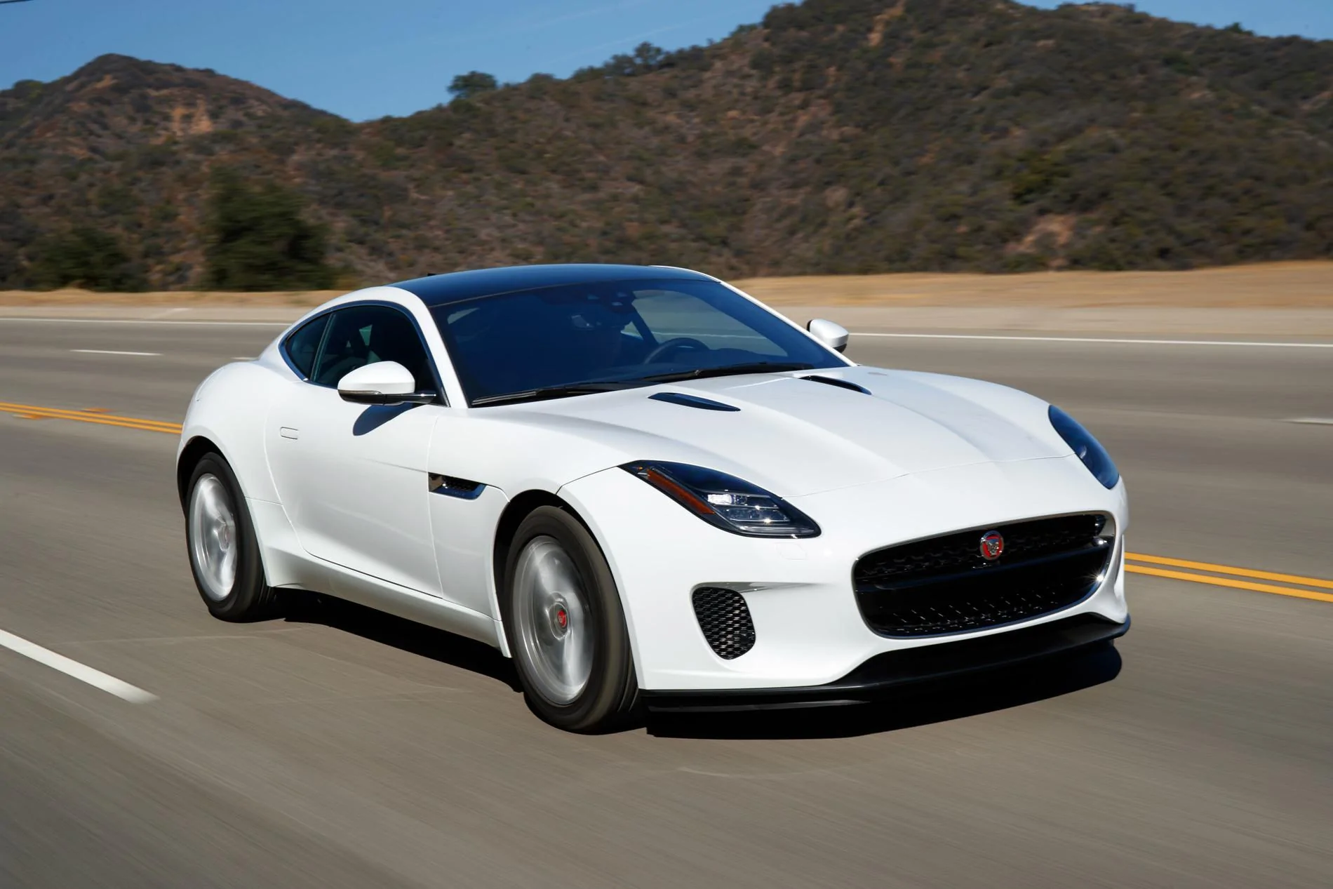 2018-jaguar-f-type_100635725_h.webp