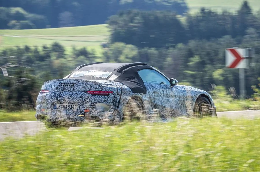 98-mercedes-benz-sl-2021-official-spies-hero-rear.webp