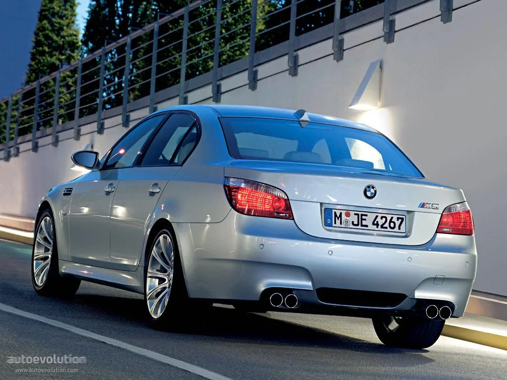 BMWM5-61_17.webp