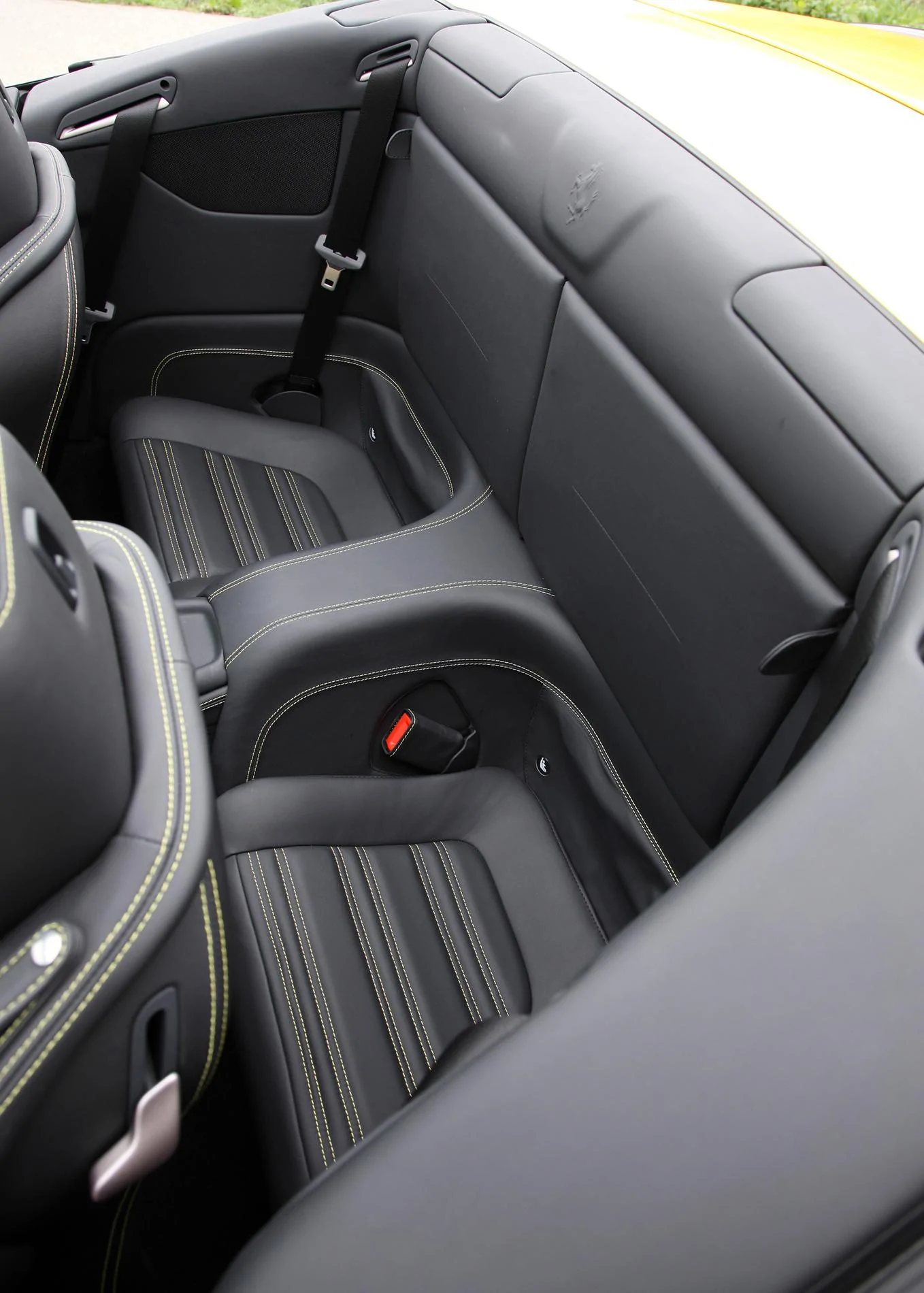 2013-Ferrari-California-rear-seats.webp