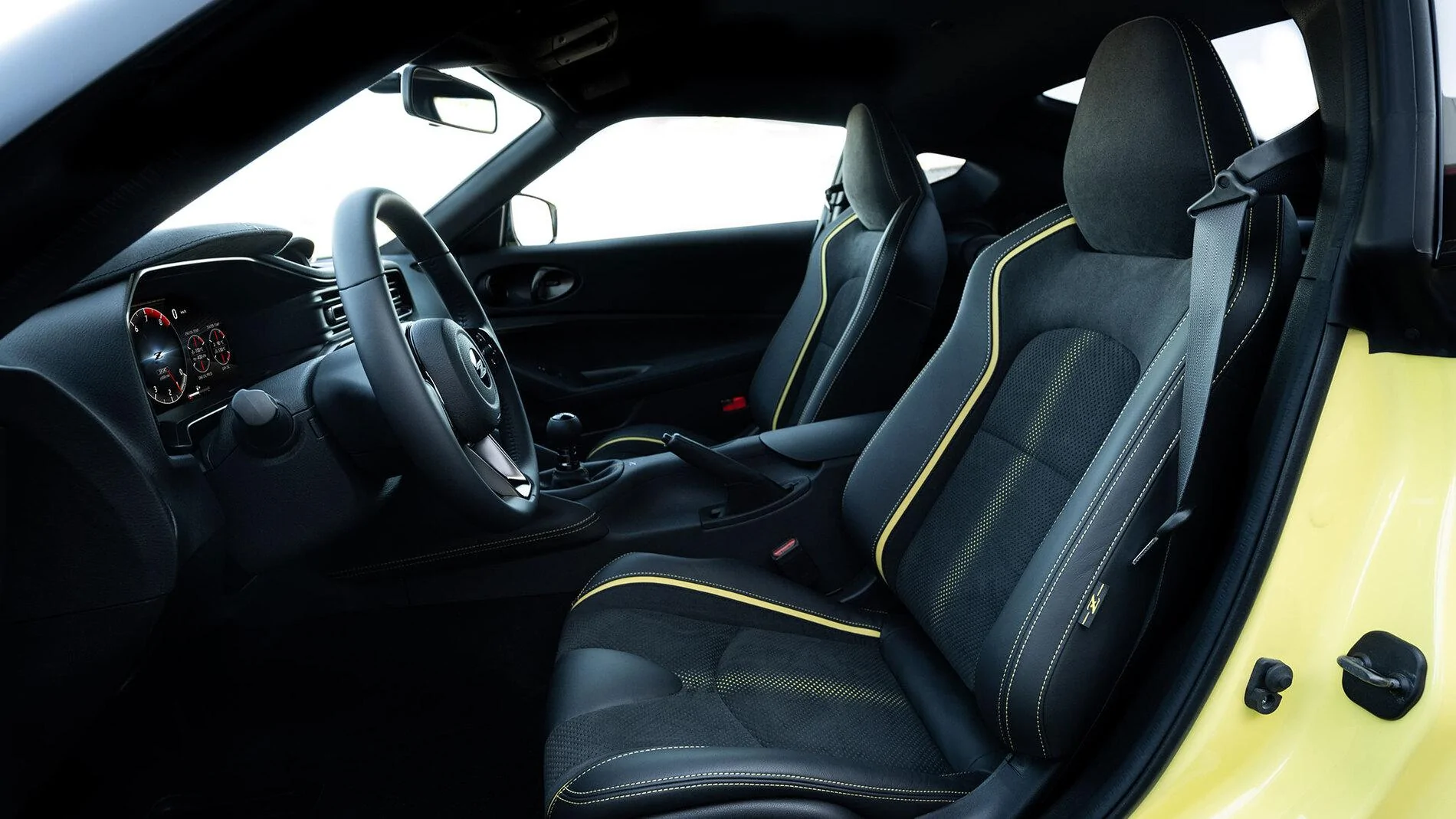 Nissan-Z-Proto-interior-detail-4.webp