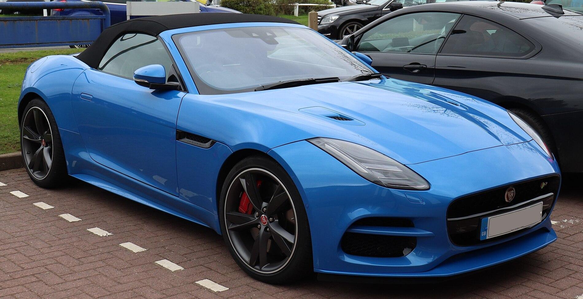 1920px-2017_Jaguar_F-Type_Convertible_V8_R_AWD_Automatic_5.0_Front.jpg