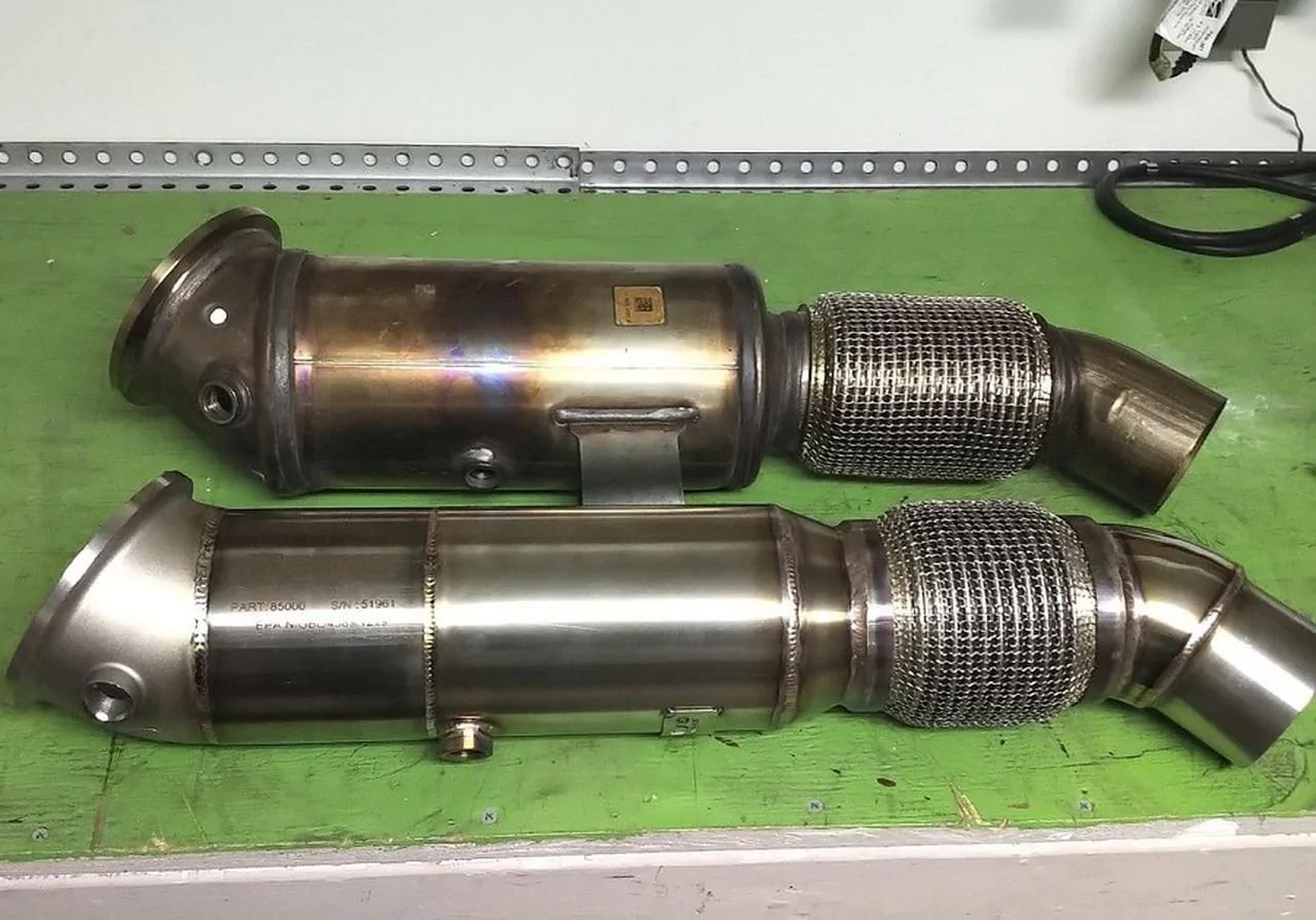 e_supra_downpipe_catted_vs_stock__96871.1587413711.webp
