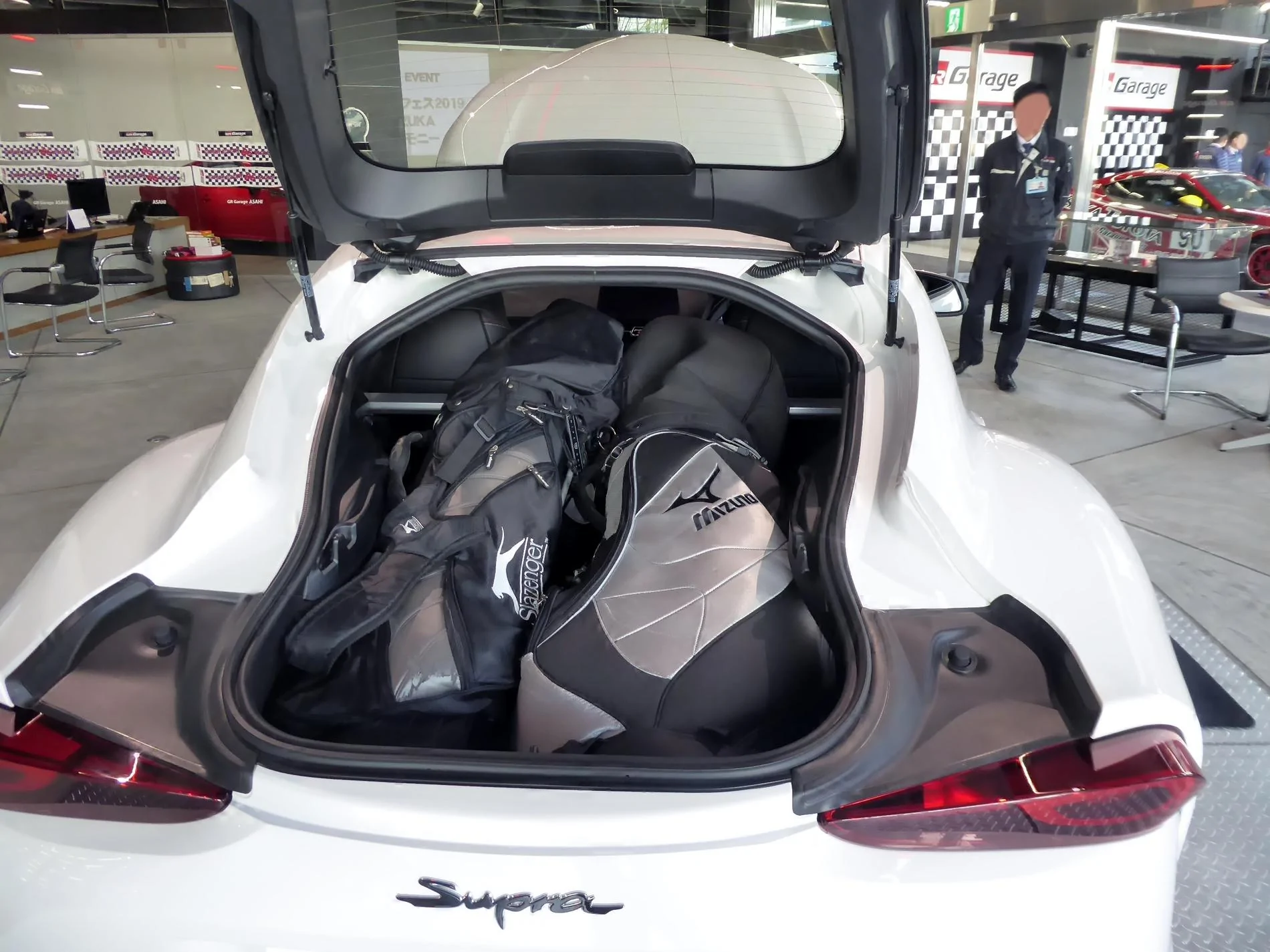 nkroom_of_Toyota_GR_Supra_SZ-R_%283BA-DB22-ZTRW%29.webp