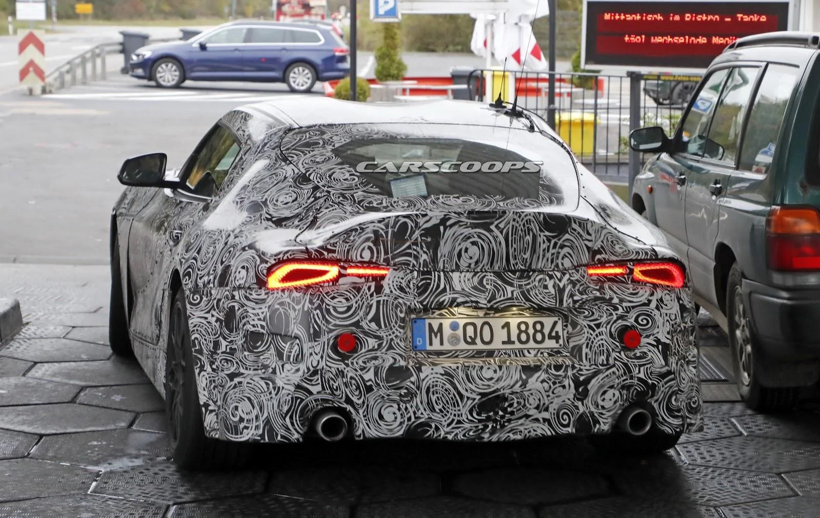 toyota-supra-real-lights-spy-14.webp