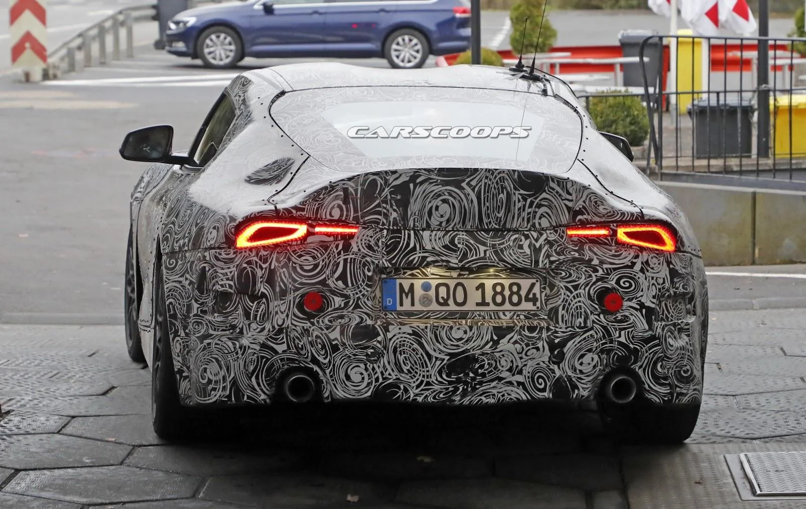 toyota-supra-real-lights-spy-15.webp