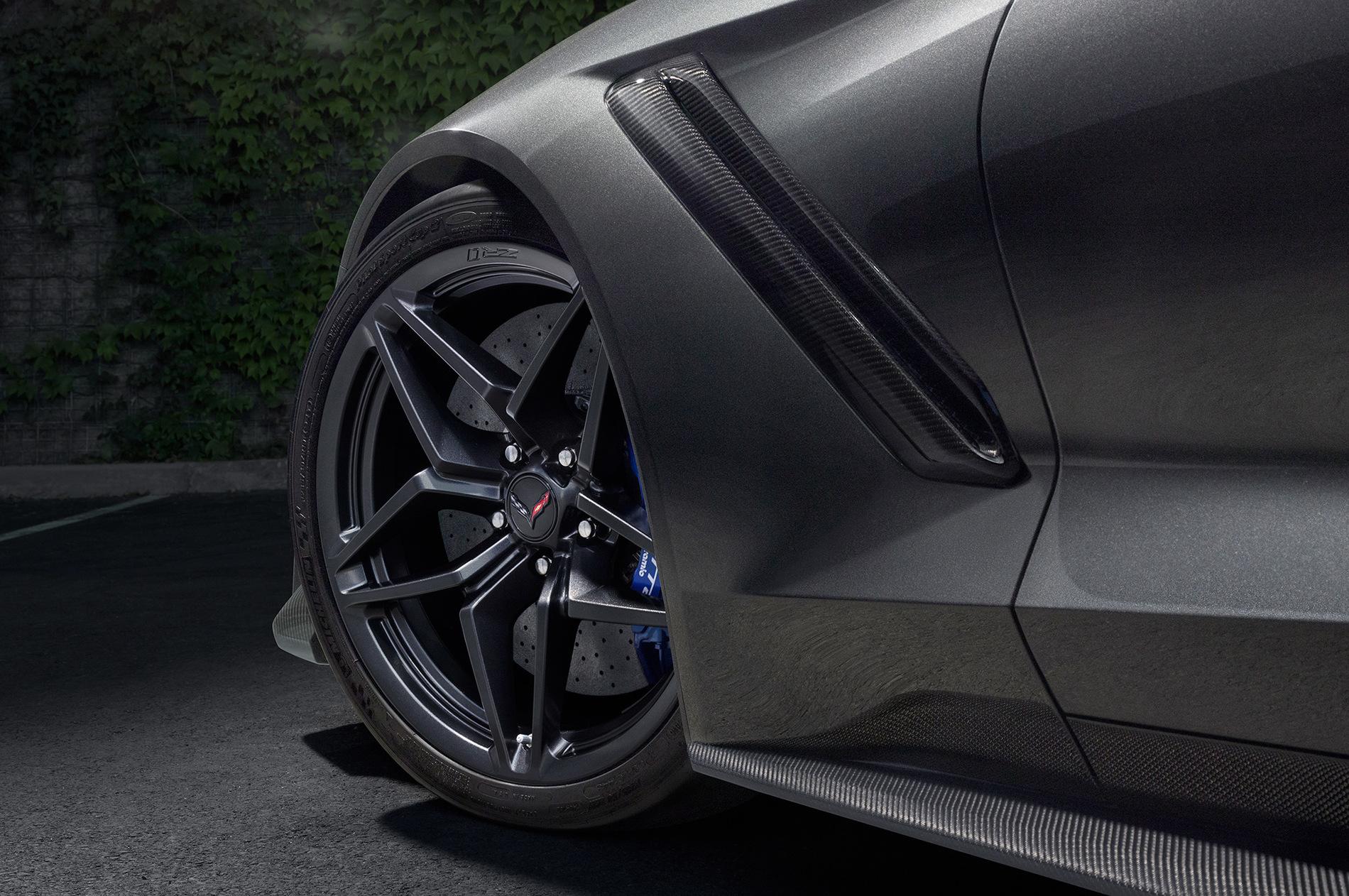 2019-chevrolet-corvette-ZR1-front-fender-and-rim.jpg