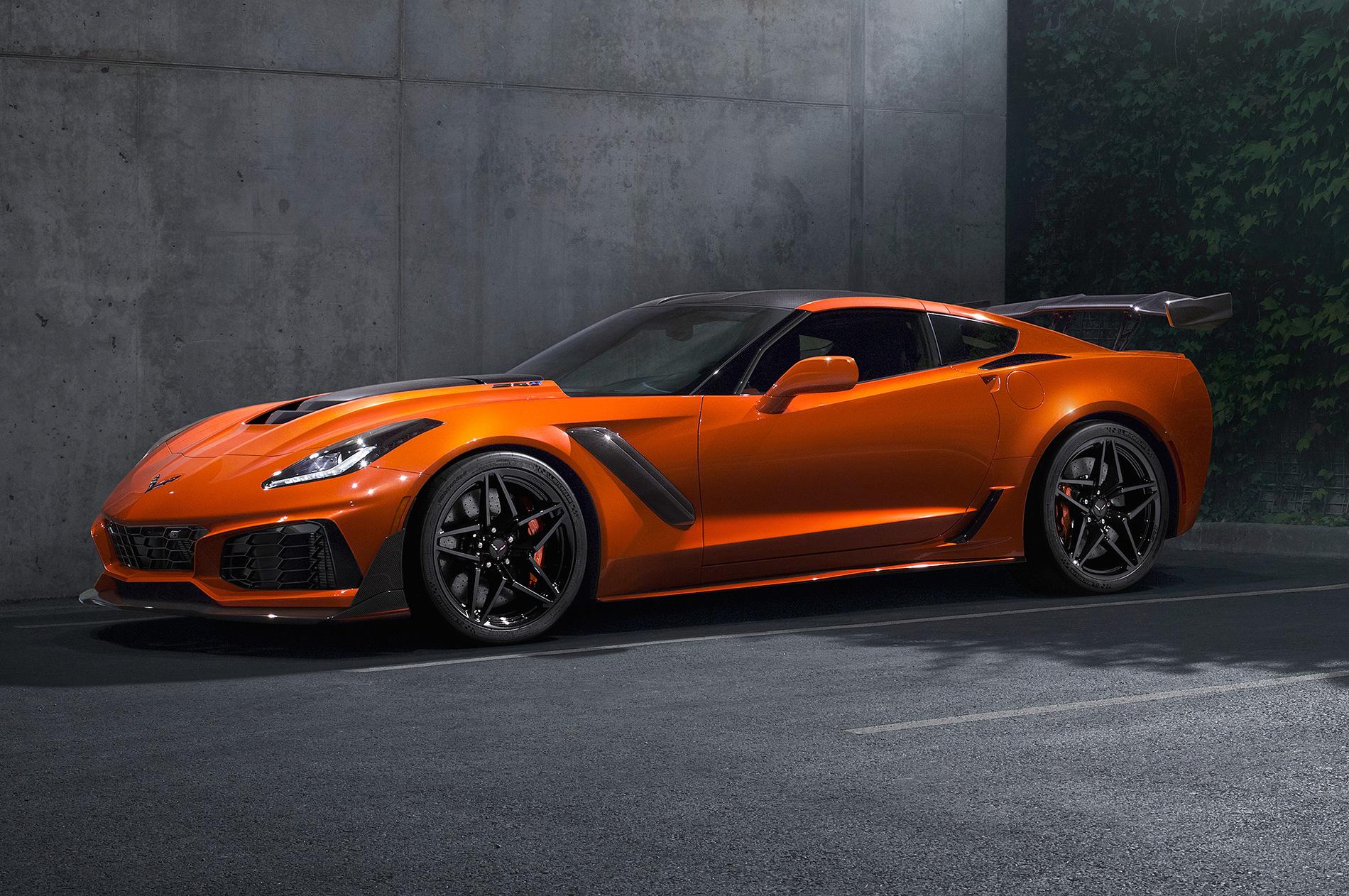 2019-chevrolet-corvette-ZR1-front-three-quarter-sebring-orange.jpg