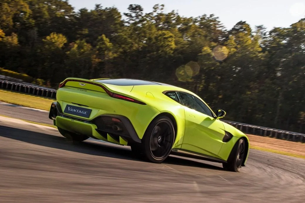 02-aston-martin-vantage.webp