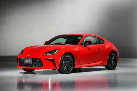 2022-toyota-gr-86-front-three-quarters-1617596343.webp