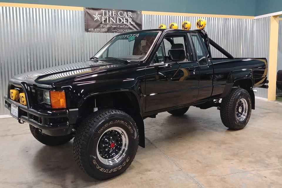 back-to-the-future-toyota-truck-1-thumb-960xauto-115003.jpeg