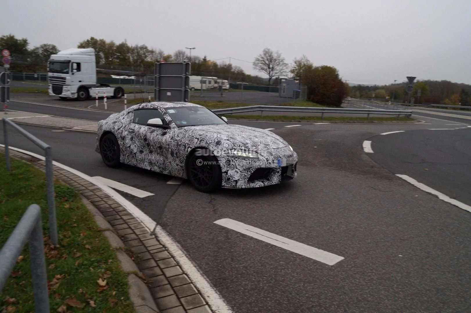 2019-toyota-supra-spied-up-close-and-personal-flaunts-18-michelin-pss-tires_19.webp